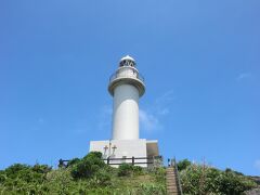 11:48
御神崎灯台。
石垣島の西側に位置し、白い灯台と断崖や奇岩のコントラストが見事な眺めだそうです。

では、その眺めを見てみましょう。
