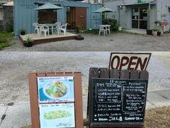 12:45
川平湾の近くにある、｢ごはん屋｣です。
手作りのお弁当を販売しています。
お昼をここで、調達していきましょう。