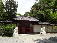 神奈川県の長谷駅を降りたち、最初にやって来たのは鎌倉大仏で有名な高徳院。
平日の昼間だというのに、道中も境内もかなりの人混みでした。