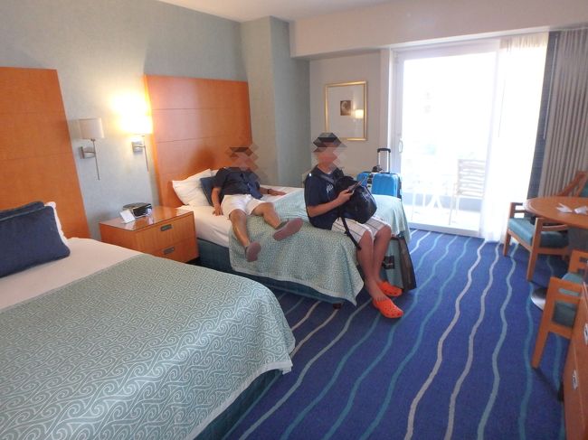 １５時以降にのチェックイン。正確にはこの時二重請求が起こりました。<br /><br />シェラトンのスイートの後なので、狭く感じますが・・・<br /><br />ショッピングセンター直結なのでお買いものに本当に便利です。<br />ちょっとした時間に行ったり、重いものでもすぐ置きに戻れるし。<br /><br />あと、徒歩圏に「ドンキホーテ」、「ウォルマート」ありです♪<br />