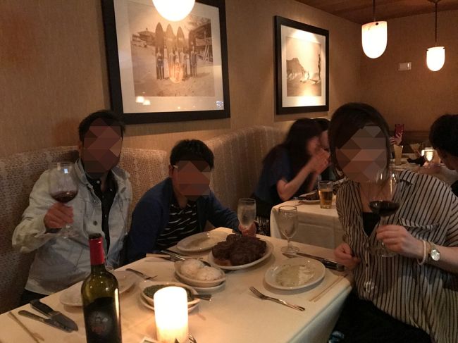 通された席のまわりは日本のファミリーが多かったので、緊張しなくて済んだー