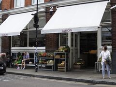 ACE HOTELを後のしてショーディッチを散策。
アルビオン。