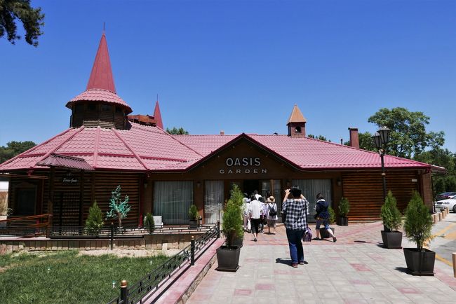 午前の観光を終え、こちらのレストランで昼食。