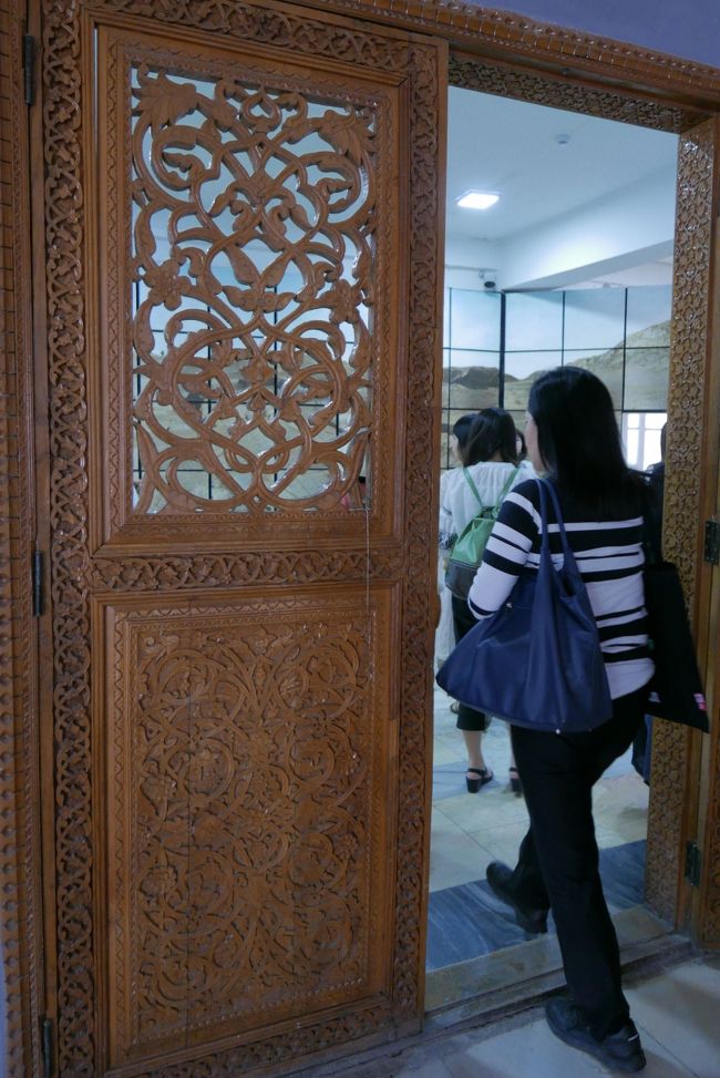 写真撮影に5000スム必要でした。<br />後ろ姿は添乗員さん。明るく話しやすい方で良かったです。