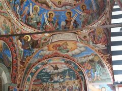 世界遺産　リラの僧院。

フレスコ画が鮮やかで美しい。
再建されたものらしいですが、目を奪われます。
