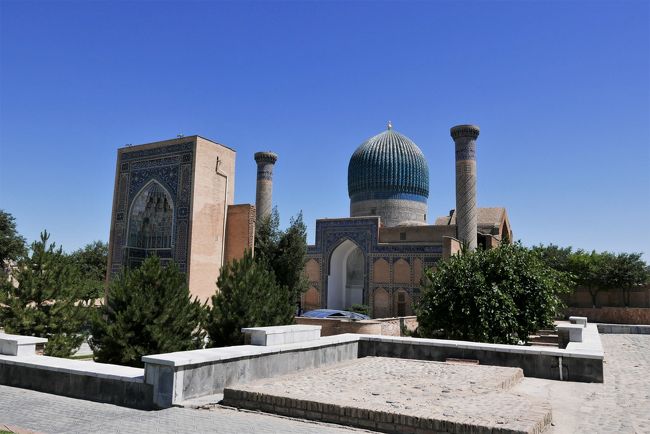 午後はグリ・アミール廟から観光。<br />グリは「墓」、アミールは「王」即ちアムール・ティムールのことです。