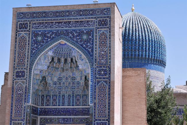 この廟はトルコ遠征で死亡した孫のムハンマド・スルタンの為にティムールが建設したものでしたが、ティムール自身も中国遠征途中に急死し、この廟に埋葬されました。<br />ティムール自身は生誕地のシャフリサブスに葬られることを望んでいましたが、その死を後継者たちに秘密にするため、こちらに埋葬されました。