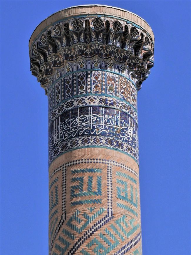 装飾されたミナレットの先端部分。
