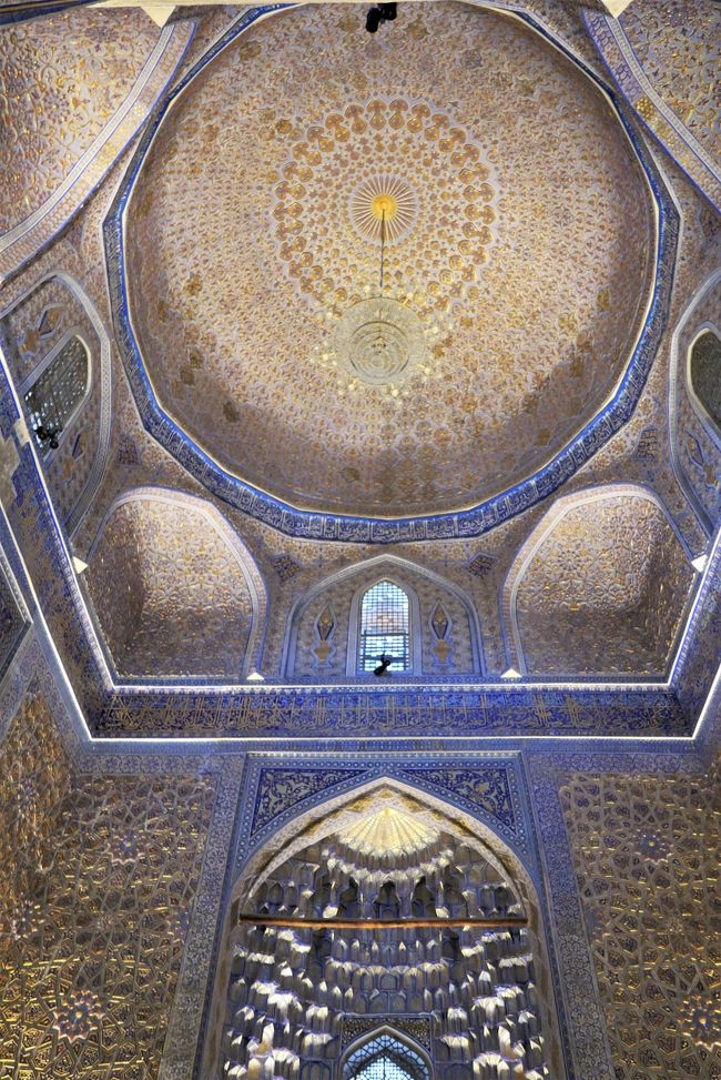 ドーム内部は３ｋｇの金を使って修復されたそうです。