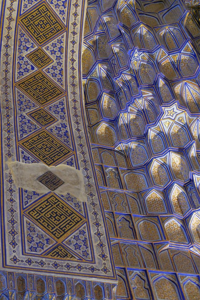 白い下地が見えている部分がオリジナルの部分だそうです。