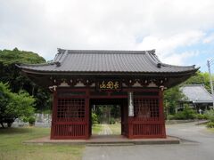 本門法華宗の大本山である鷲山寺の仁王門