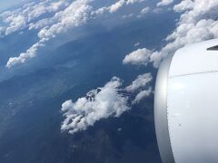 中央に富士山

雲がかかって見えない？見えますねギリギリ