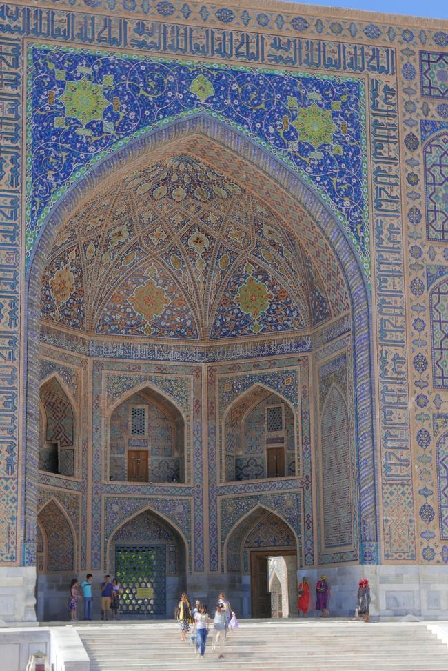 最後にティラカリ･マドラサに入場します。