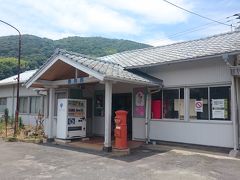 防府市の外れにある富海駅。
人がほとんどいないローカル駅。
夏は海水浴客でにぎわうのだろうか？