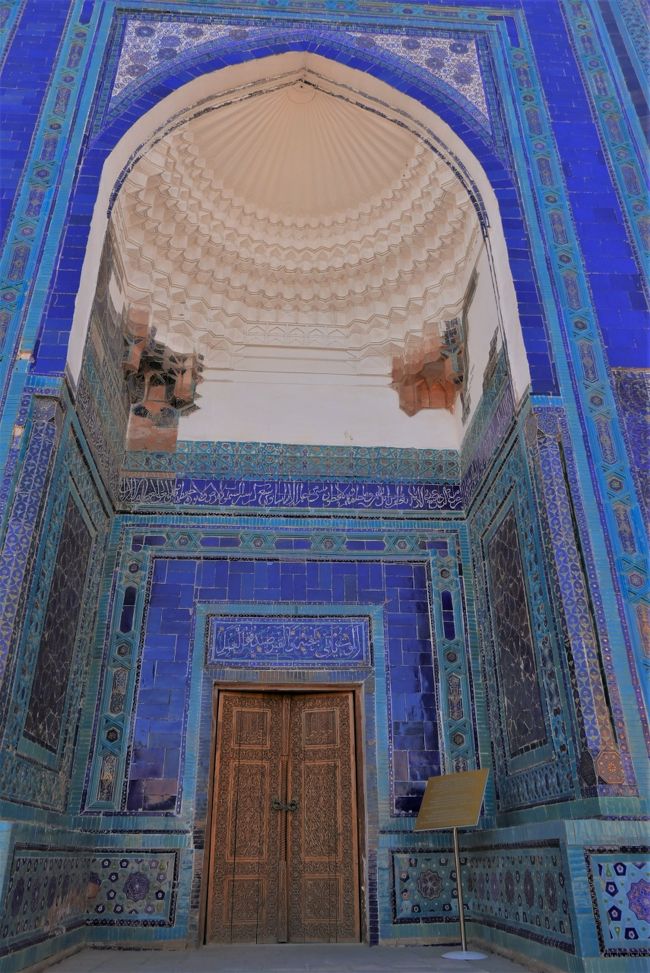 その右側の廟です。