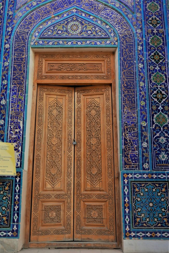 トゥマン･アカ廟の入口。