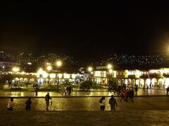 夜のアルマス広場、街灯が石造りの建物に映えて雰囲気よし！
観光客も多かったし、危険な感じもしなかった。