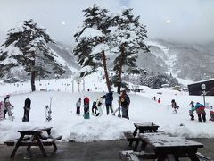 2017年1月17日

おはようございます！
朝ごはん無しのプランなので3日目は早起きして白馬五竜へ。
うひょ～！ぱふぱふですぅ