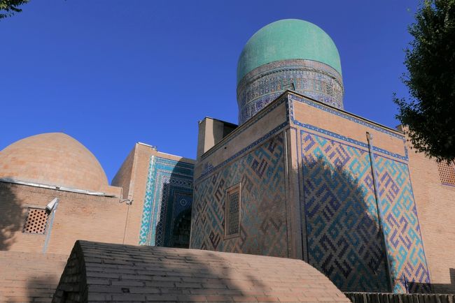 別角度から見たトゥマン･アカ廟。