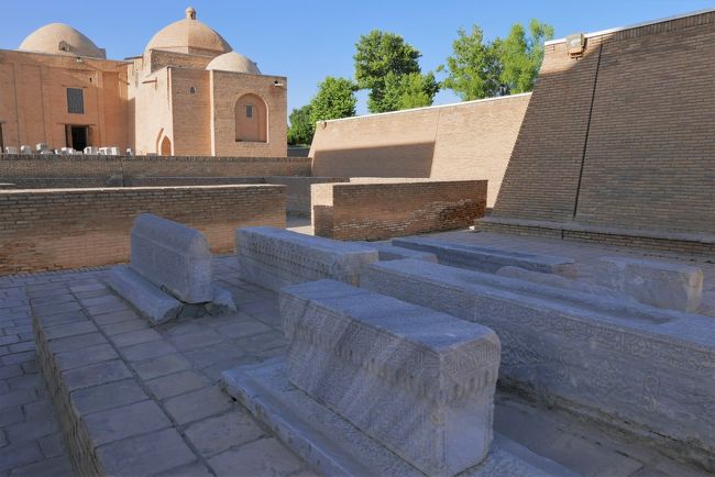 廟が無く、墓石だけが並んでいる場所もありました。