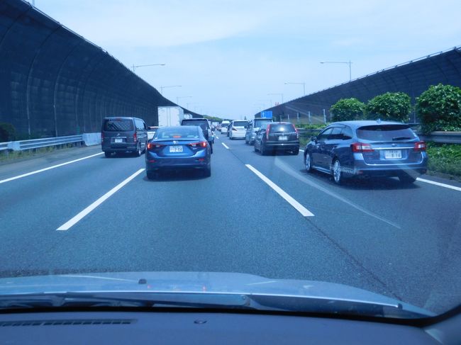 東京に近づくにつれ　車の量が急増です