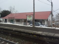 ＜渡島砂原駅＞
「砂原線」の中心駅と思われる渡島砂原駅でも乗車したのは2人。