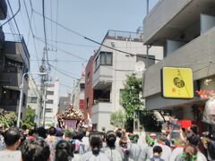 こちらの豆花屋さん盛況みたいです