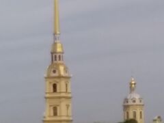この塔は、高い建物を作ってはいけないサンクトペテルブルグで１番高い建物です☆

今回見学はしなかった要塞島（ペトロパヴロフスク要塞）にあるペトロパヴロフスク聖堂の塔です！