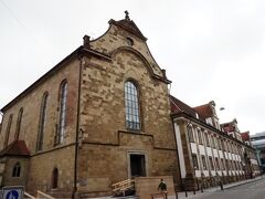 ドイツ騎士団聖堂から続く建物が、ドイチェホーフ。
中は博物館になっているようです。

先ほどの、Otto Rettenmaier Haus は、ドイチェホーフの裏側になるのかな？