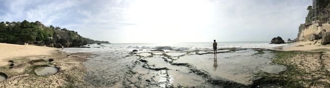 パノラマ写真を。<br />波は高くて、海水浴はできませんが、波に足をつけてはしゃぐことはできますw