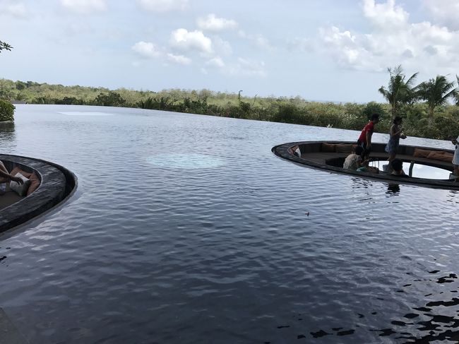 ちなみに、こちらはリンバのフロント前にある待合です。足を踏み外すと大変なことに。