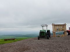 ナイタイ牧場
十勝平野が見渡せる絶景のはずが、雨模様ではいまいち。
レストハウスはプレハブ小屋