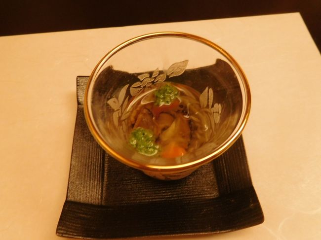 酢の物<br /><br />ジュンサイだけはよくあるけれど<br /><br />薄く切ったサザエが入ってました