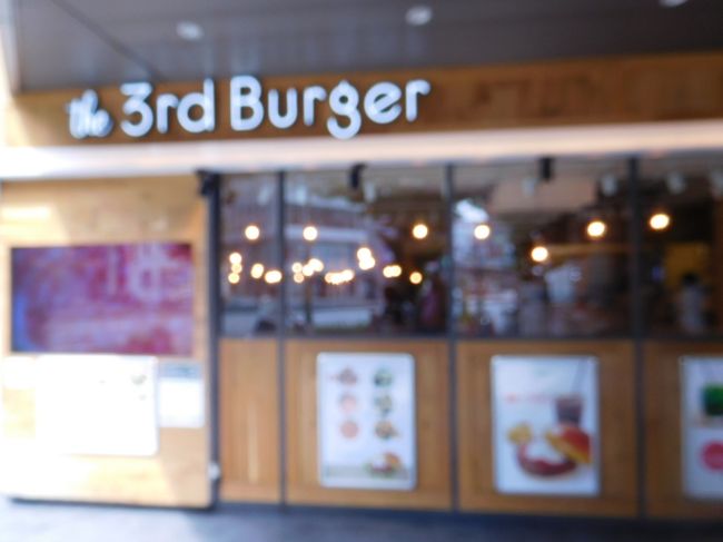 ようやく見つけたのが　ハンバーガーやさん<br /><br />マクドナルドでなければいいや