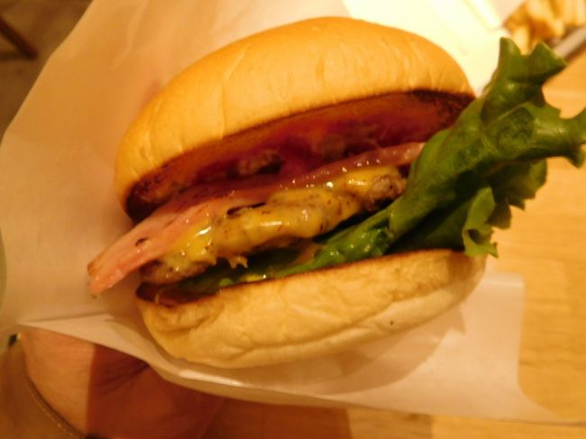 こちらは　ベーコンエッグチーズバーガー