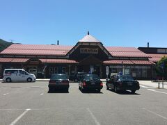 向かいは信濃大町駅。