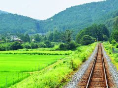 車窓からの風景。熊野の山の中へ向かっていきます。