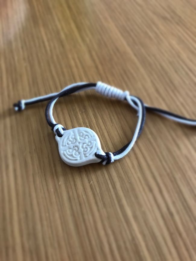 ジェンガラケラミックに立ち寄り時、チャーターしていたタクシーの運ちゃんが、お店の人から調達していたものw<br /><br />おみやげーと言われて、もらえました♡ありがとう♡