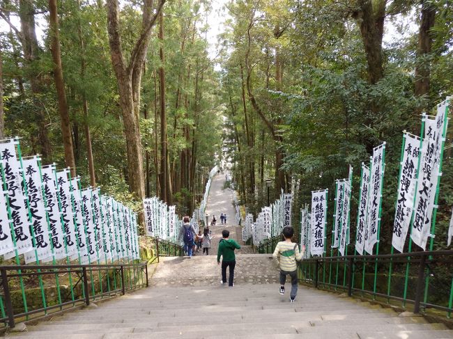 この階段を降りたら　スタート地点到着です<br />疲れました～足ガクガクです<br /><br />でも達成感ありですね～熊野古道素敵な道のり<br />この山里感　ずっと変わらないで欲しい