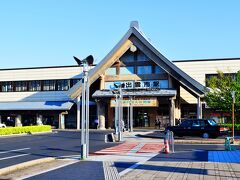 出雲市駅に着いたのは17:33でした。駅舎が出雲大社みたいな形です！今日は出雲市駅周辺に一泊します。