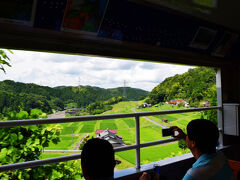 おろち号には窓がなく、写真が撮りやすかったです！出雲市駅を8:45に出発し、スイッチバックの駅・出雲坂根駅には11:38着です。約3時間、沿線の駅や景色をゆっくり楽しみます。