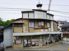 ●森文旭館

八日市護国地区から少し外れたところに、面白い建物がありました。
大正時代に出来た、写真館のようです。
今では、たまに映画上映会などが行われているようです。