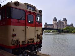 大村線のローカル列車に乗り、ハウステンボス駅で途中下車してみました
ハウステンボスの特徴的な建物と一緒に、旧国鉄急行色車両キハ66+67を一枚パチリ☆