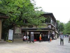 この時点で、兼六園見学に許される時間は1時間となり、先を急ぎましょう！

桂坂口のところは、かつてこの辺りが江戸町だったとあり、その趣きを残したお土産店や茶屋が軒を連ねています。