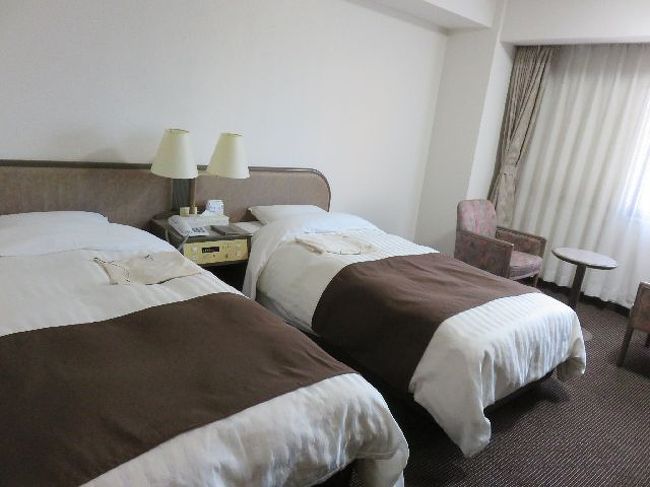 部屋。<br /><br />預け時にチェックイン手続きをしたら荷物は部屋まで運んでくれていた。<br />名古屋に続いてこのパターン２回目。