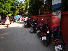 原付でチャウェンビーチまで移動し…