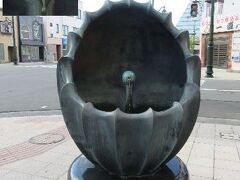 「日本一おいしい水のモニュメント」