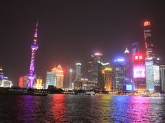 以前来た時は２０１０年
万博開催前の上海は街中工事中、塵埃が舞うグレーなイメージだった・・・