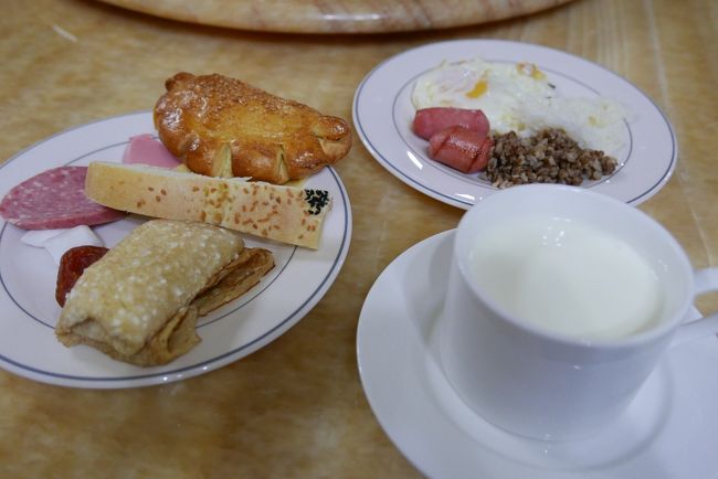 朝食。<br />朝から喉がずきずきと疼きます。<br />風邪を引いてしまったようです。
