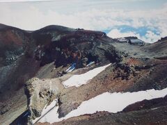 富士山剣ガ峰頂上より見た富士宮口の浅間大社奥宮